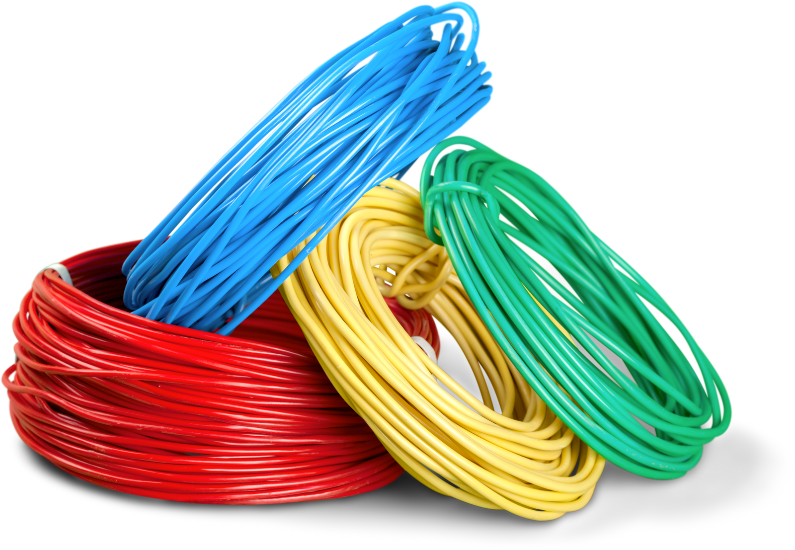 O que acontece quando uma empresa fabrica e comercializa fios e cabos irregulares?